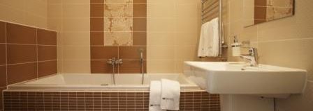 Koupelna Magnolie s perličkovou vanou - Ubytování Třeboň - Design hotel RomantiCK