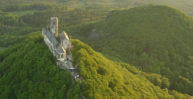 HOTEL BERG – ubytování v romantickém hotelu na břehu Máchova jezera