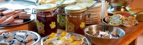 Frühstücksbuffet - Penzion Uko - Bedrichov im Isergebirge