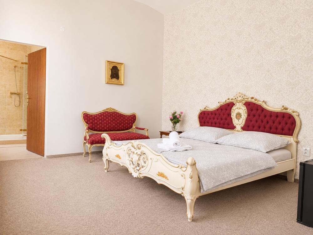 Dvoulůžkový tématický Casanova apartmán