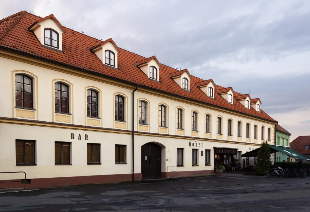 Přední část hotelu