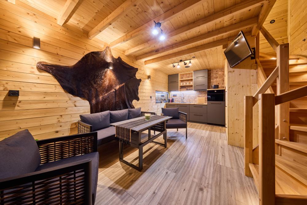 Luxe Timber Lodge & Relaxing Bath