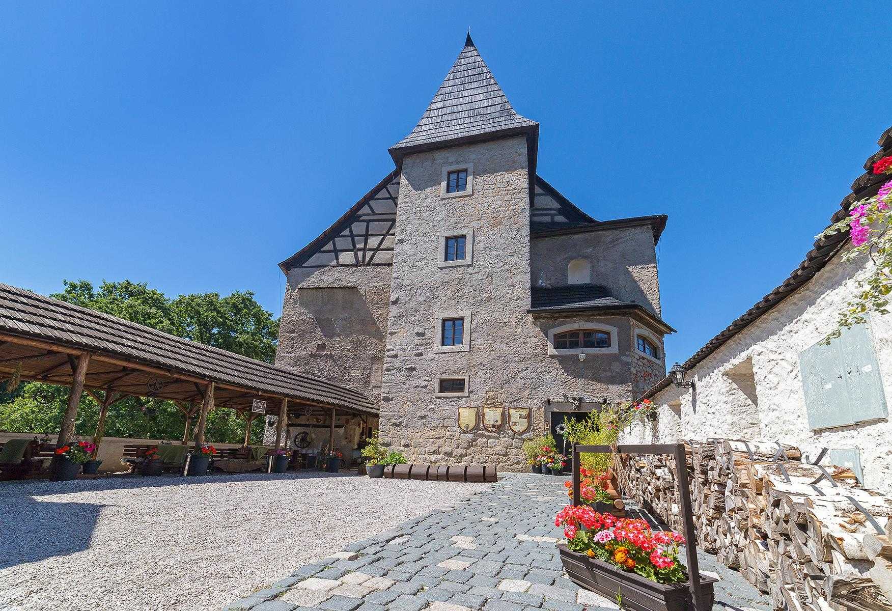 Welcome to the oldest Romanesque castle Vildštejn!