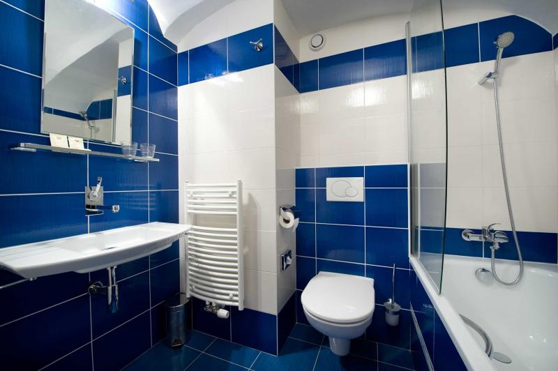 Koupelna s vanou - modré provedení