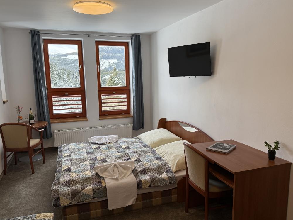 Čtyřlůžkový apartmán s výhledem na hory a přistýlkou