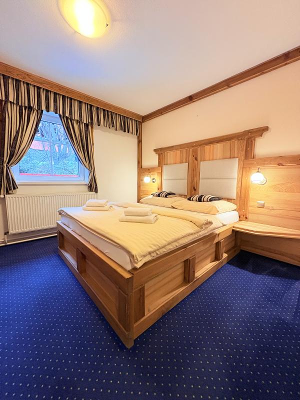 Dvojlôžková s prístelkou