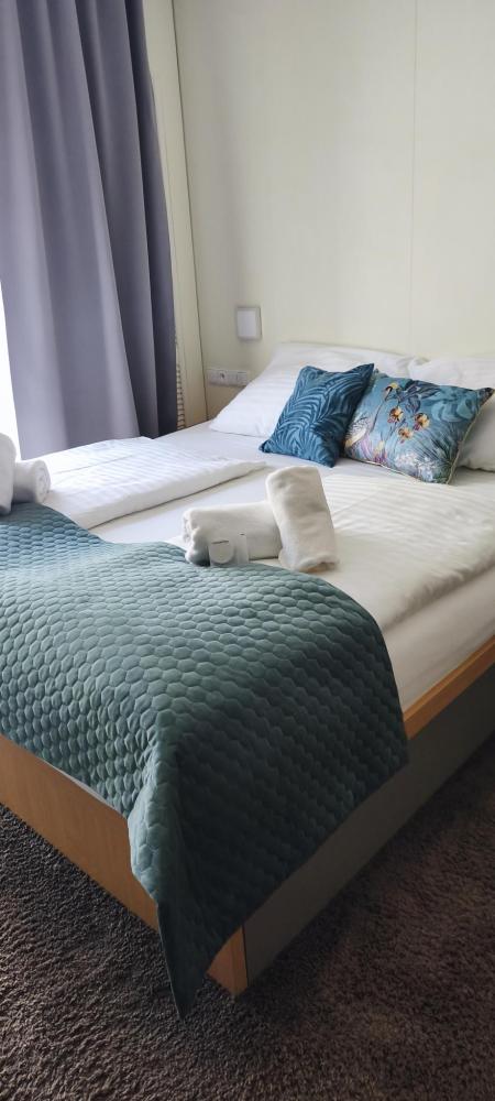 Dvoulůžkový DOUBLE + přistýlka