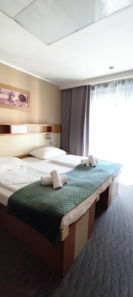 Třílůžkový DOUBLE + přistýlka