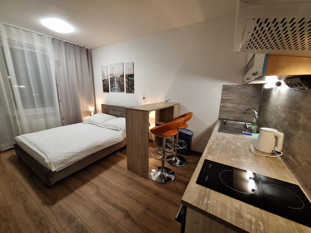 Entrez Radnica (Strojárenská 11 E, Košice) Apartmán s balkónom