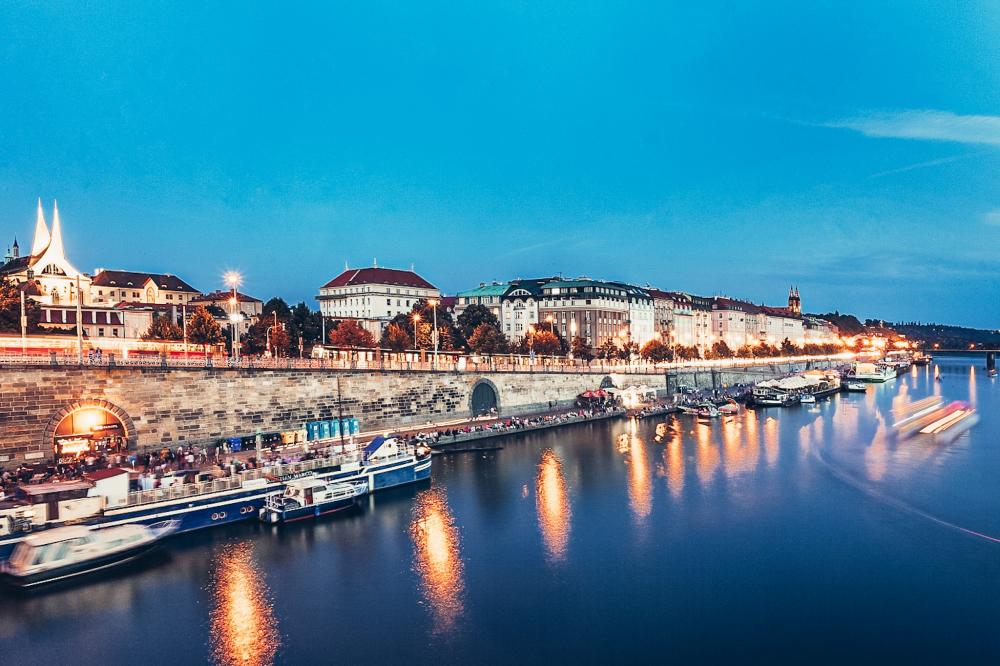 Romantický pobyt s večerem na lodi Riverside a výhledem na Pražský hrad 