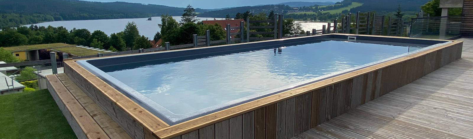 Bazén na střeše v ubytování od JBX Resort Apartments Lipno