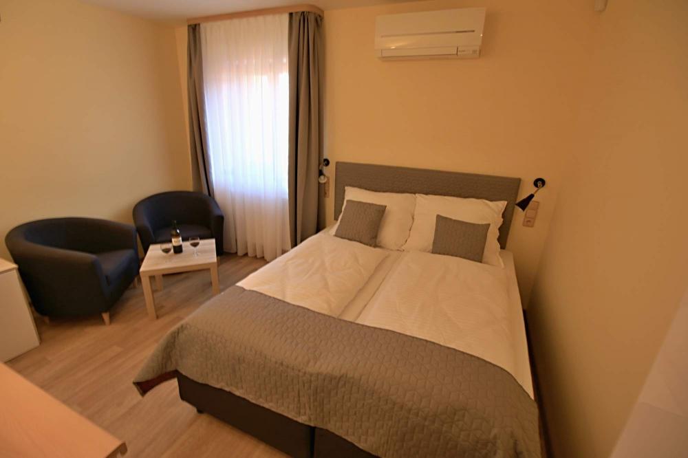 Dvoulůžkový pokoj s oddělenými lůžky nebo manželskou postelí č.3