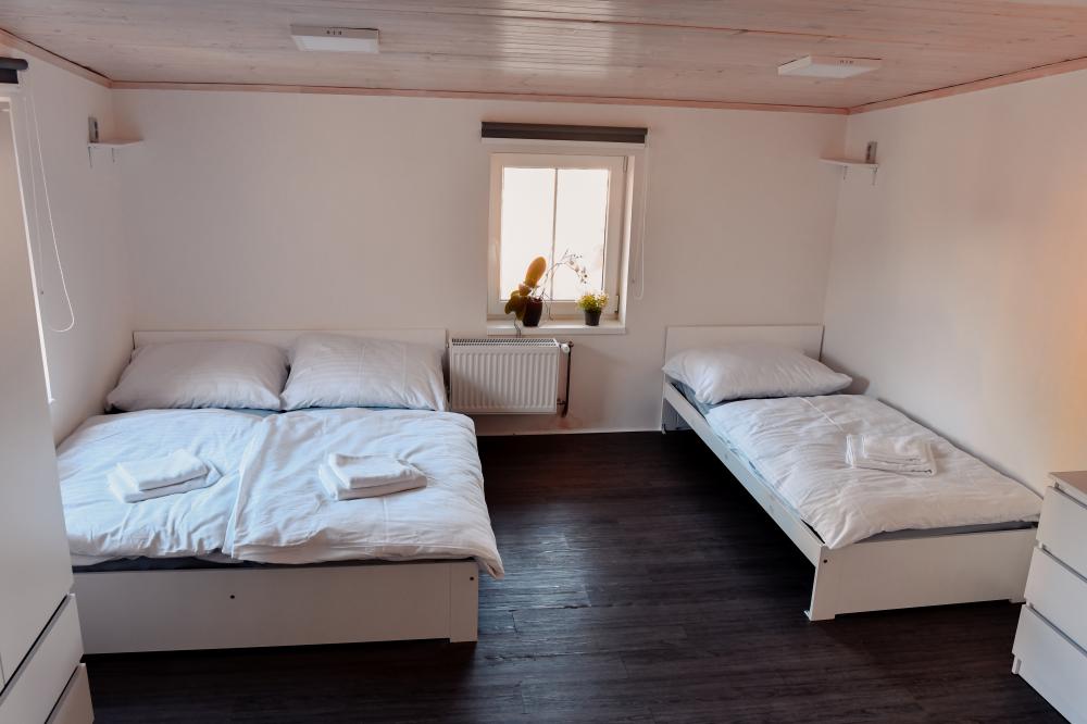 Třílůžkový pokoj podkroví AP6
