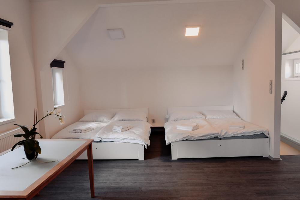 Čtyřlůžkový pokoj podkroví AP8