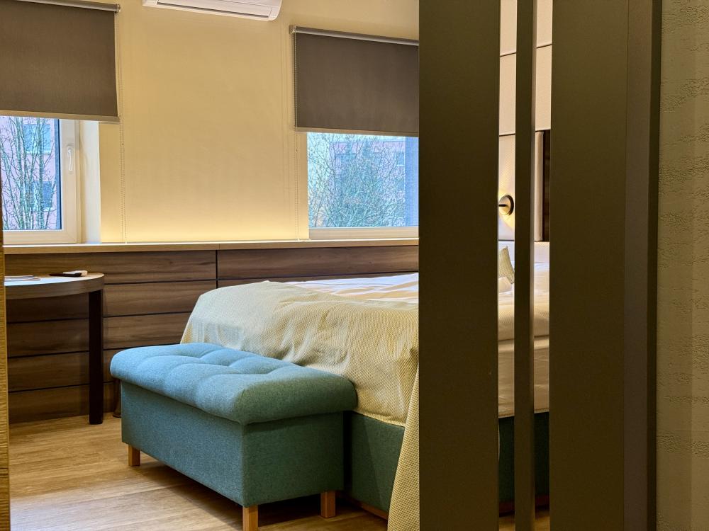 Dvoulůžkový pokoj s koupelnou a WC 