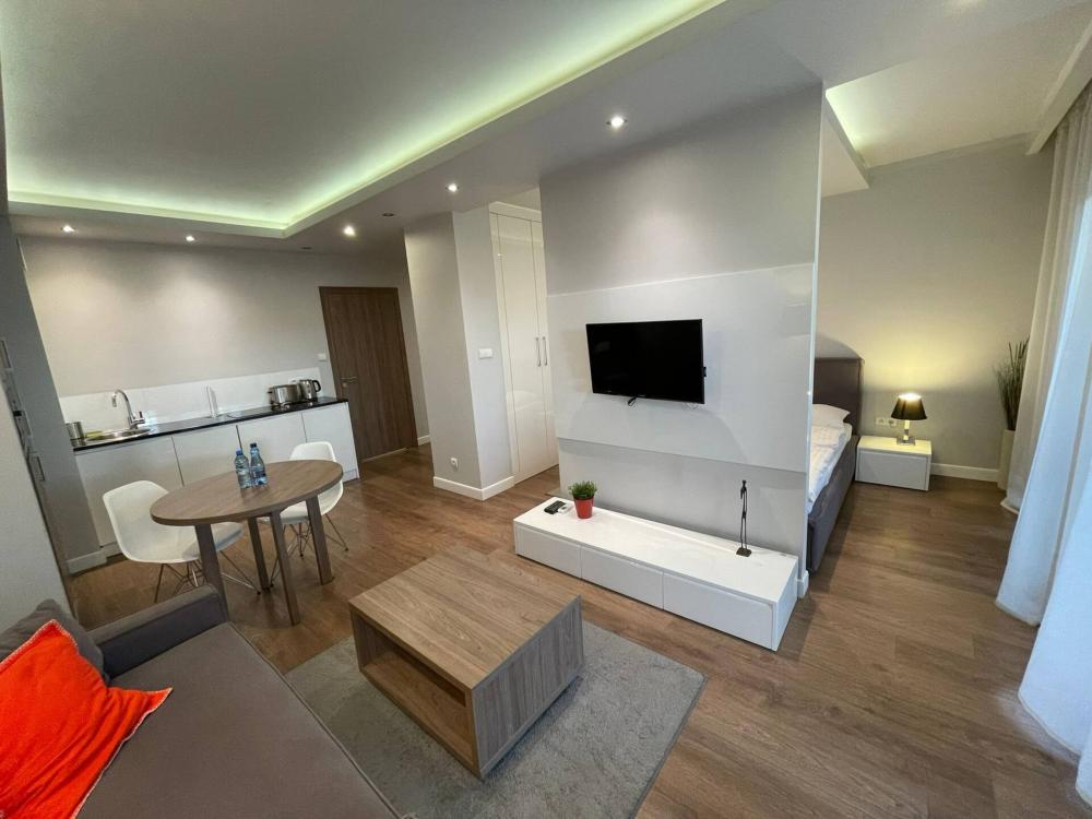 Wronia Charming Studio 01