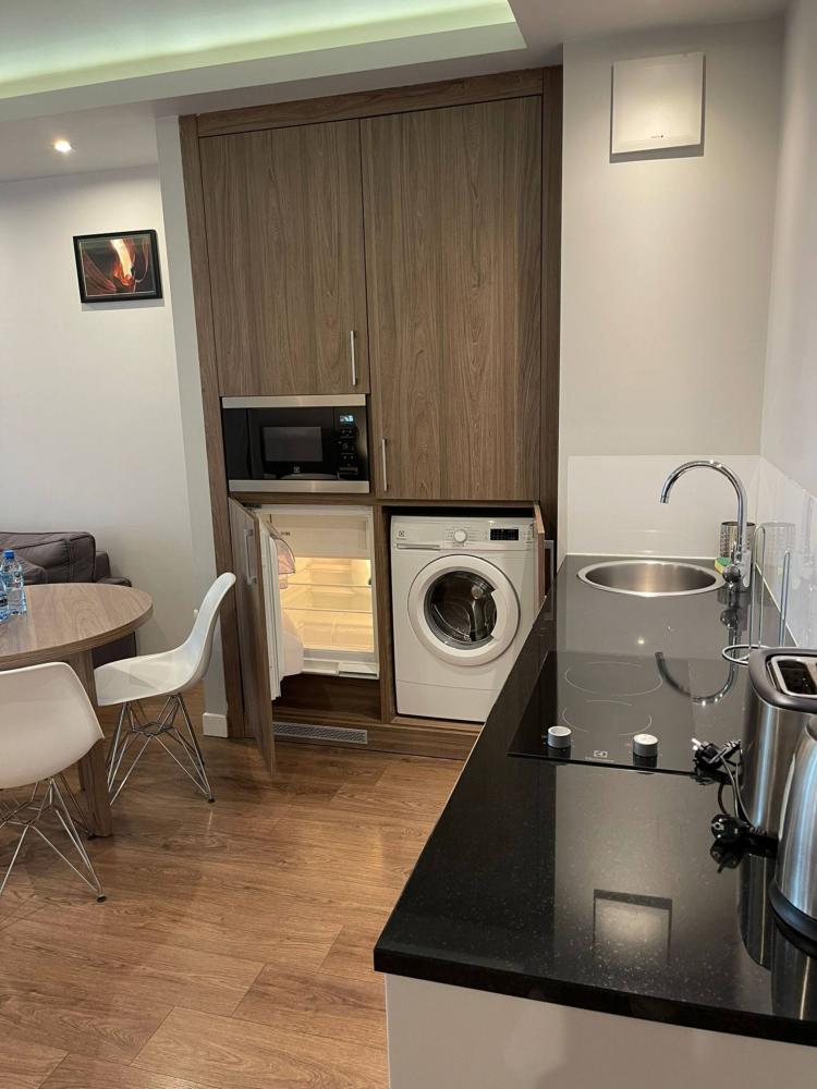 Wronia Charming Studio 01