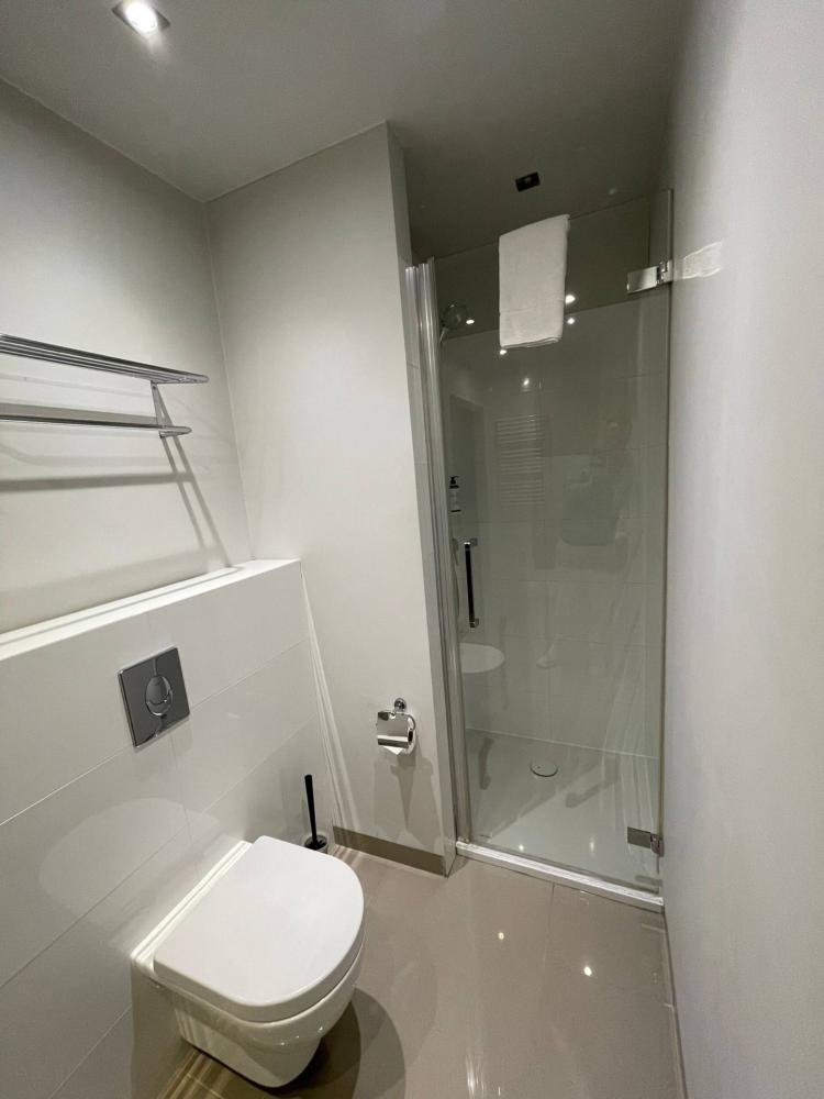 Wronia Charming Studio 01