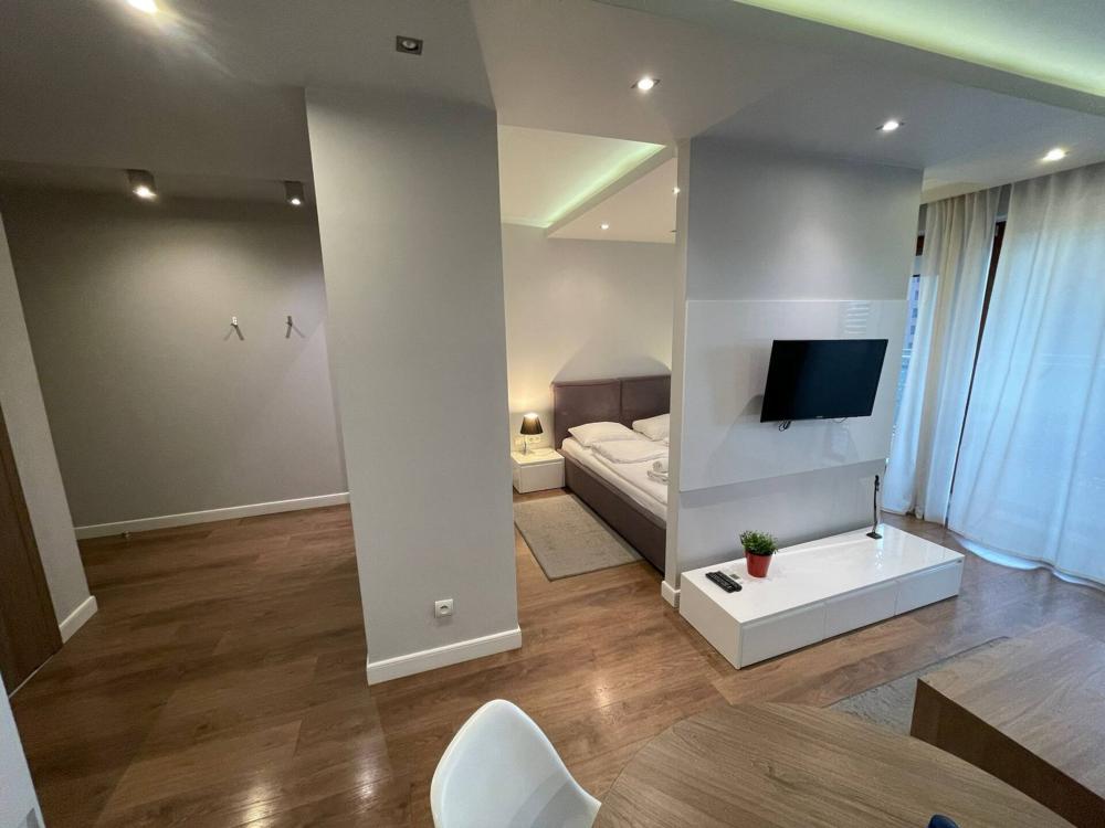 Wronia Charming Studio 01