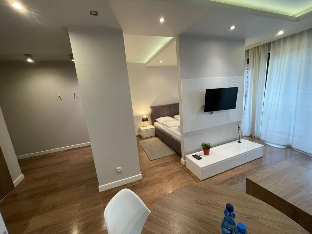Wronia Charming Studio 01