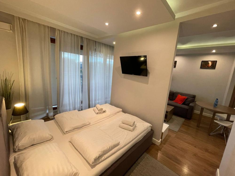 Wronia Charming Studio 01