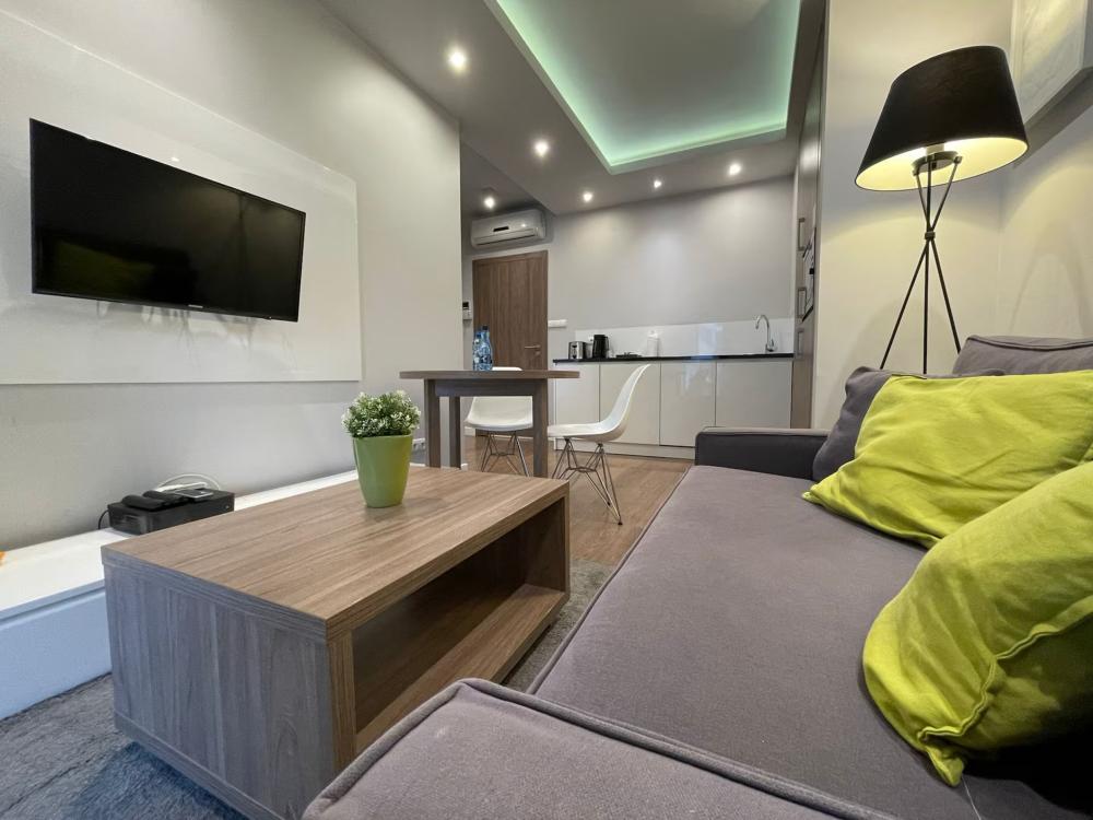 Wronia Charming Studio 02