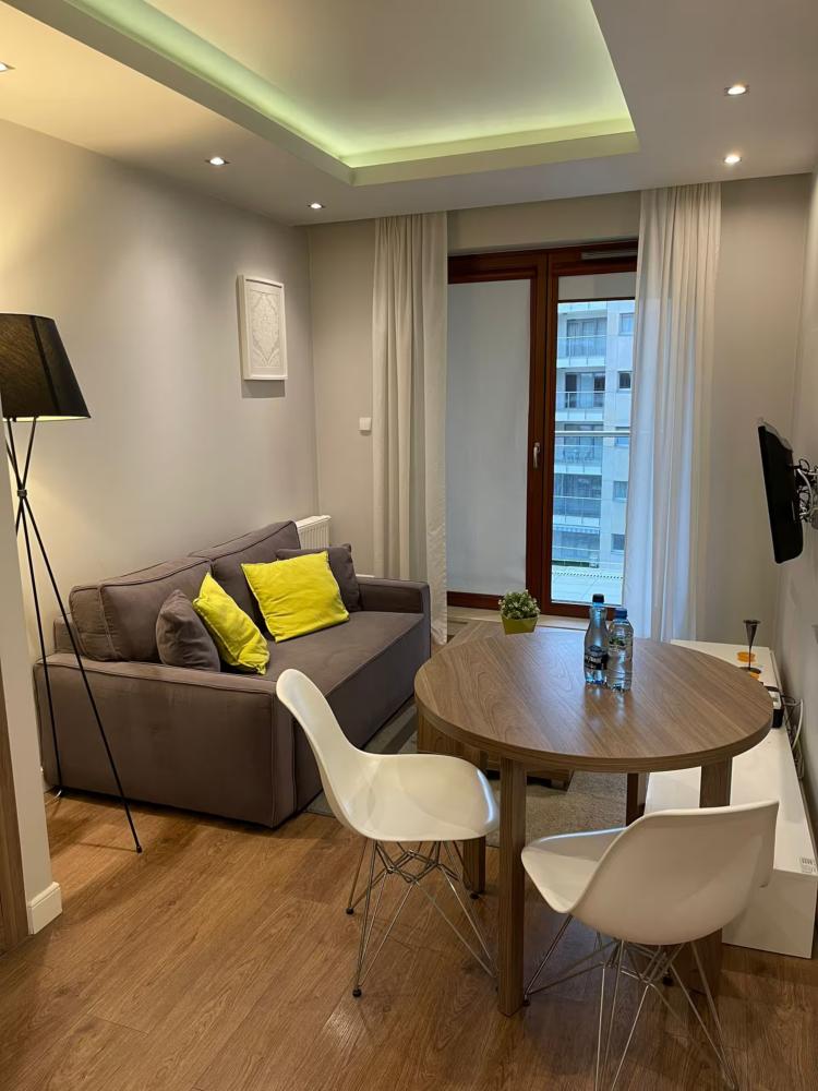 Wronia Charming Studio 02