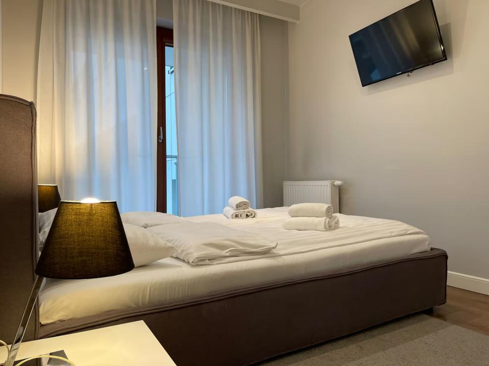 Wronia Charming Studio 02