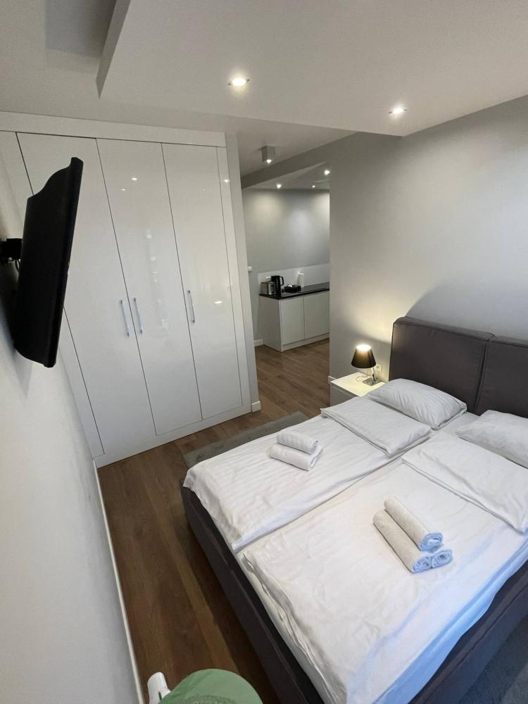 Wronia Charming Studio 02