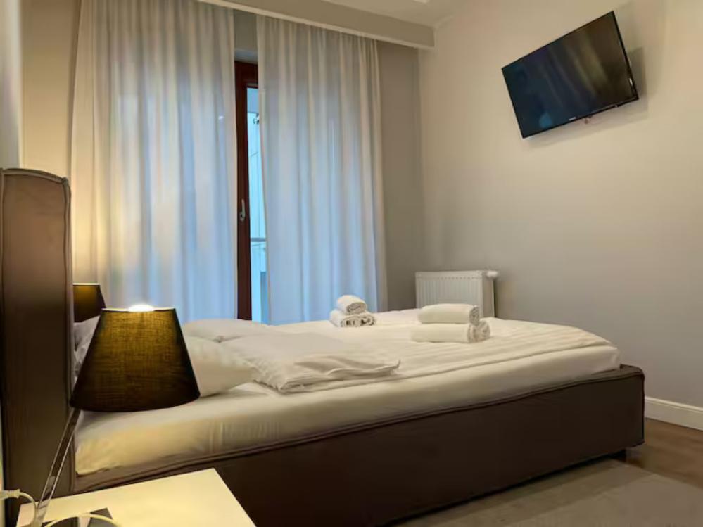 Wronia Charming Studio 02
