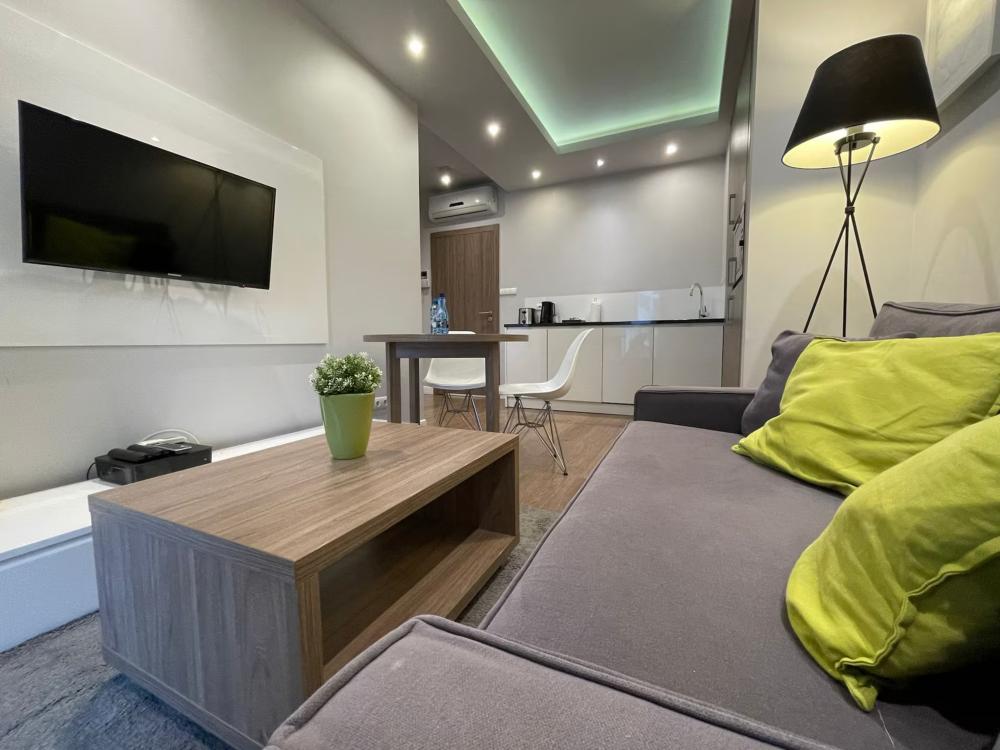Wronia Charming Studio 02