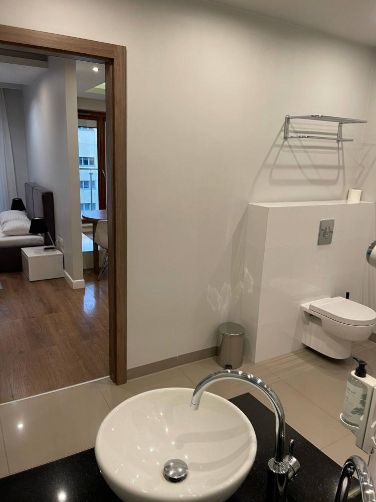 Wronia Charming Studio 02