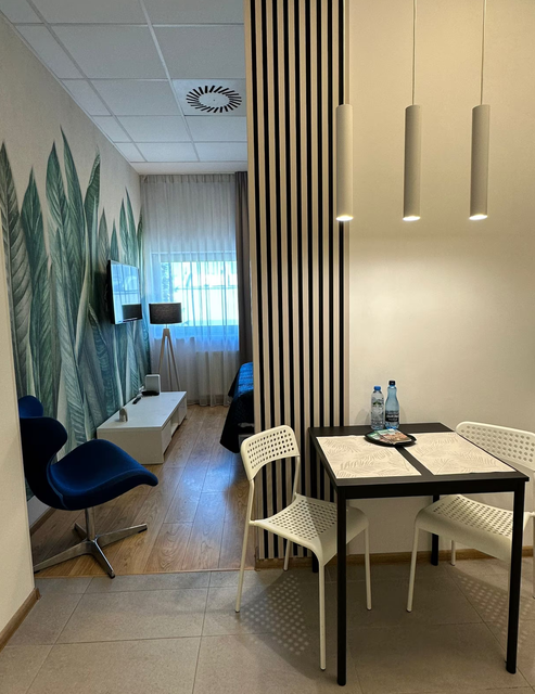 Aleje Jerozolimskie Airport and Train Studio