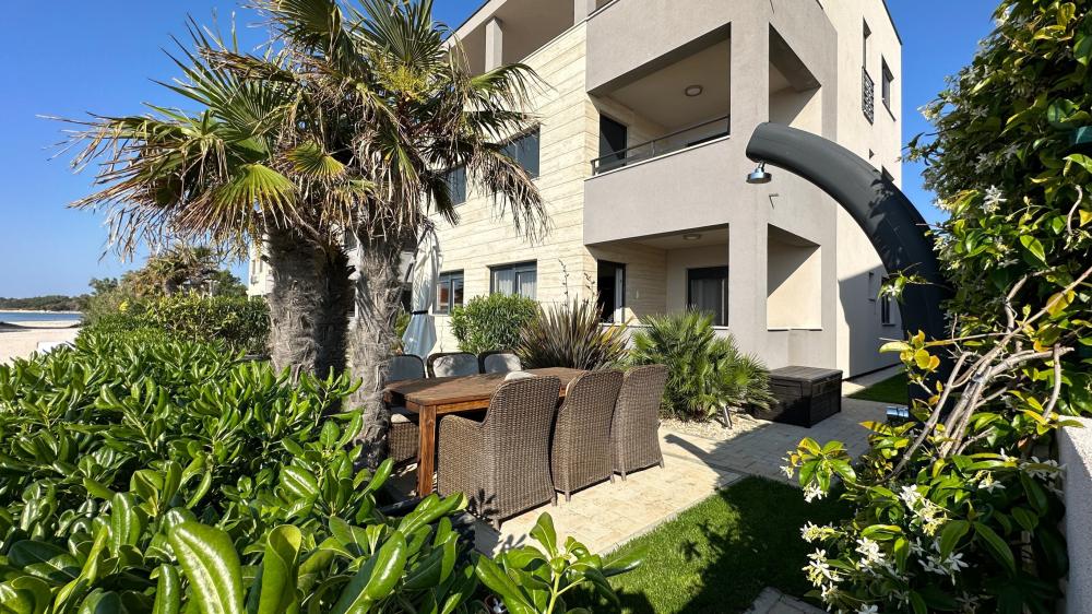 Apartmán|3 ložnice|privátní zahrada|výhled na moře