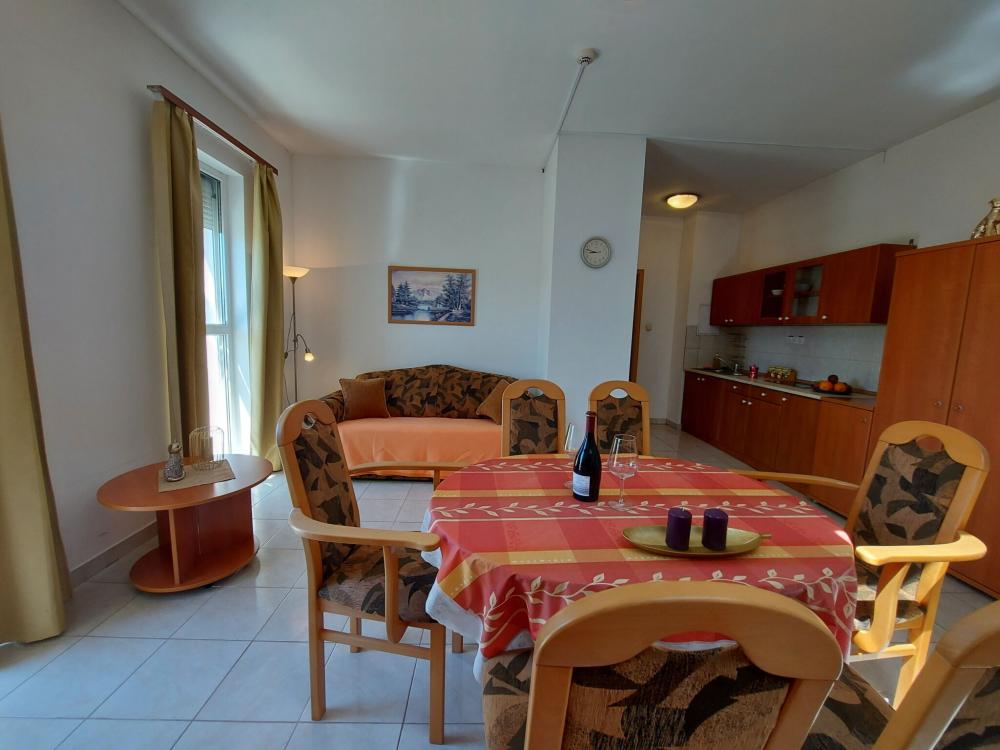 Családi apartman 2+2 tetőtér