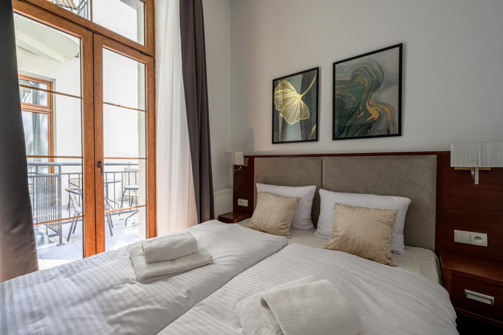 Apartament z salonem i sypialnią z balkonem/tarasem KARMELICKA