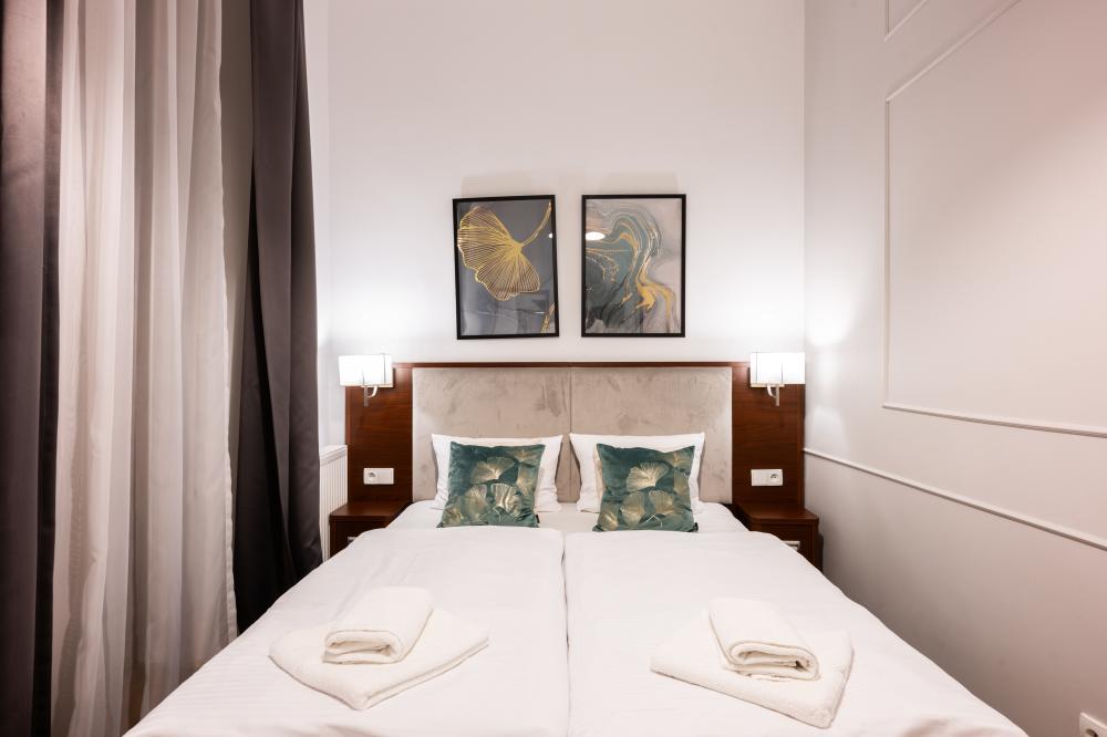 Apartament z salonem i sypialnią z balkonem/tarasem KARMELICKA