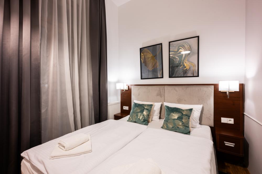 Apartament z salonem i sypialnią z balkonem/tarasem KARMELICKA