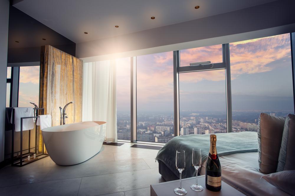 Deluxe Apartment mit Badewanne am Fenster 