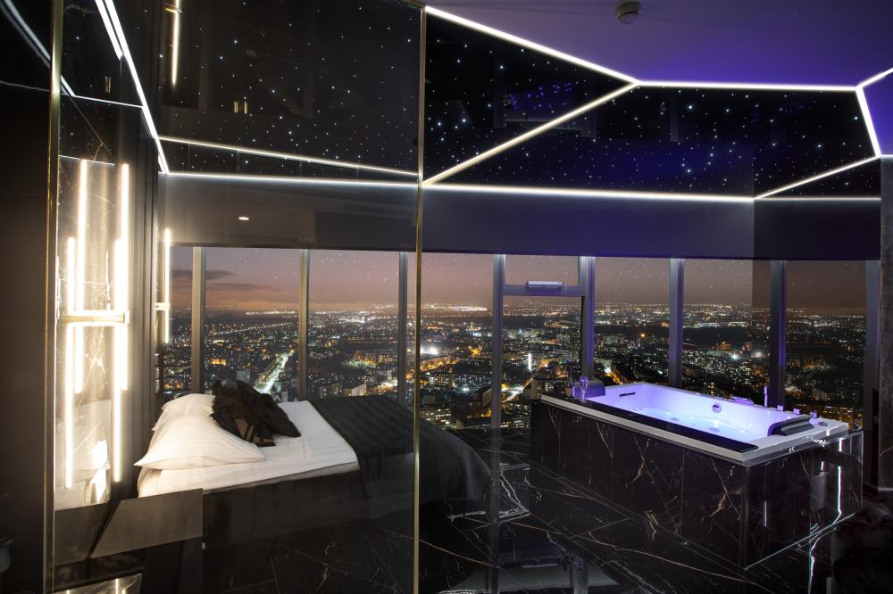 Apartmán typu Deluxe s jacuzzi ve 36. patře