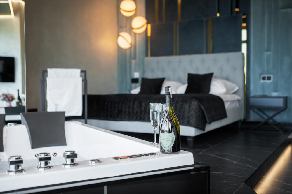 Apartmán typu Deluxe s jacuzzi ve 35. patře