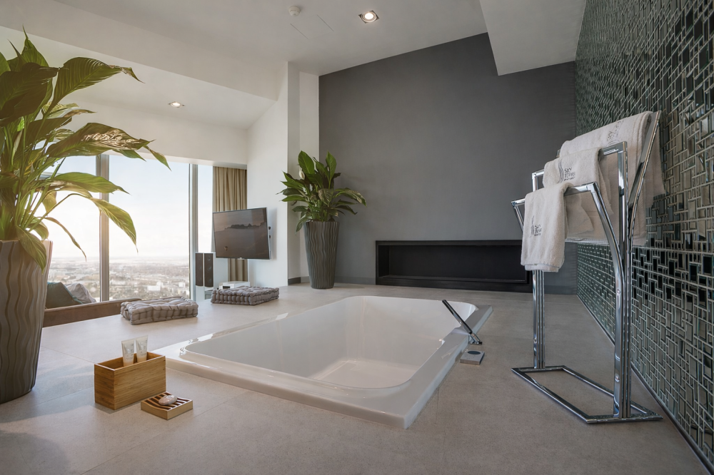 Apartament typu Executive Suite z wanną w pokoju na 46 piętrze