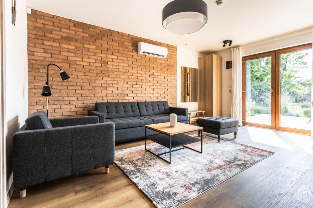 Medence és kertkapcsolatos apartman
