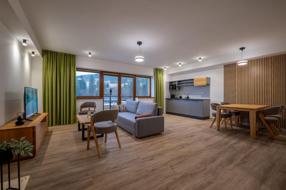 Jednospálňový apartmán s balkónom a výhľadom na wellness