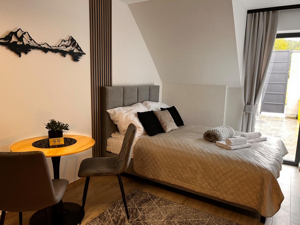 Apartament 2 osobowy widok ze wspólnego tarasu na Pieniny