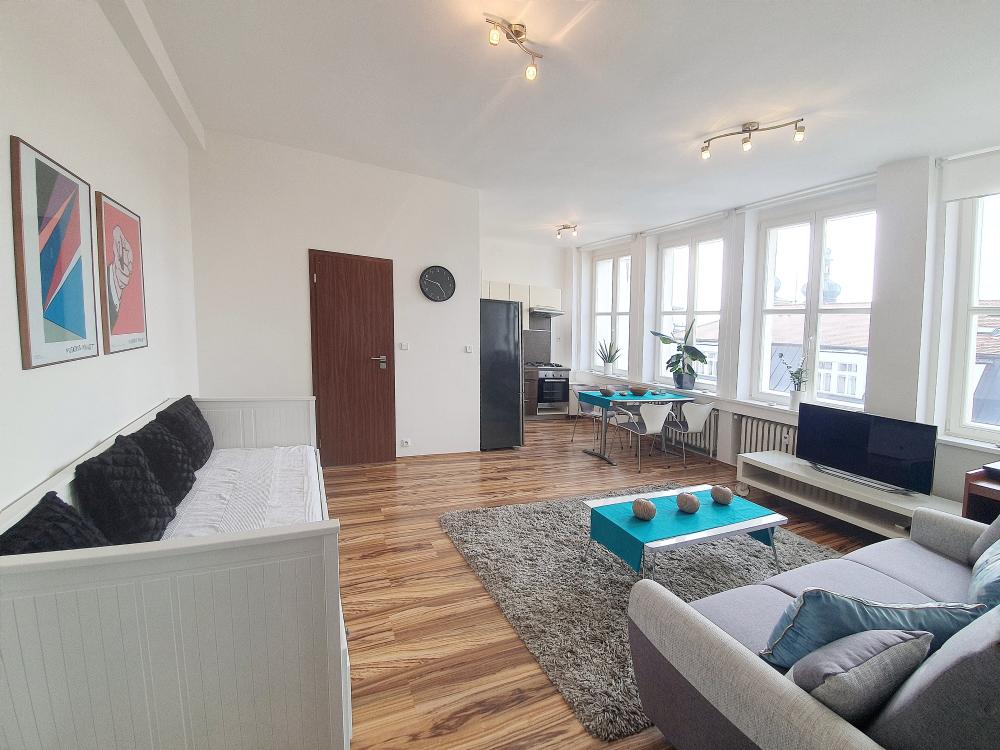 Bright & Quiet Comfy Apartment by Wenceslas Square A53 (up to 5 people)