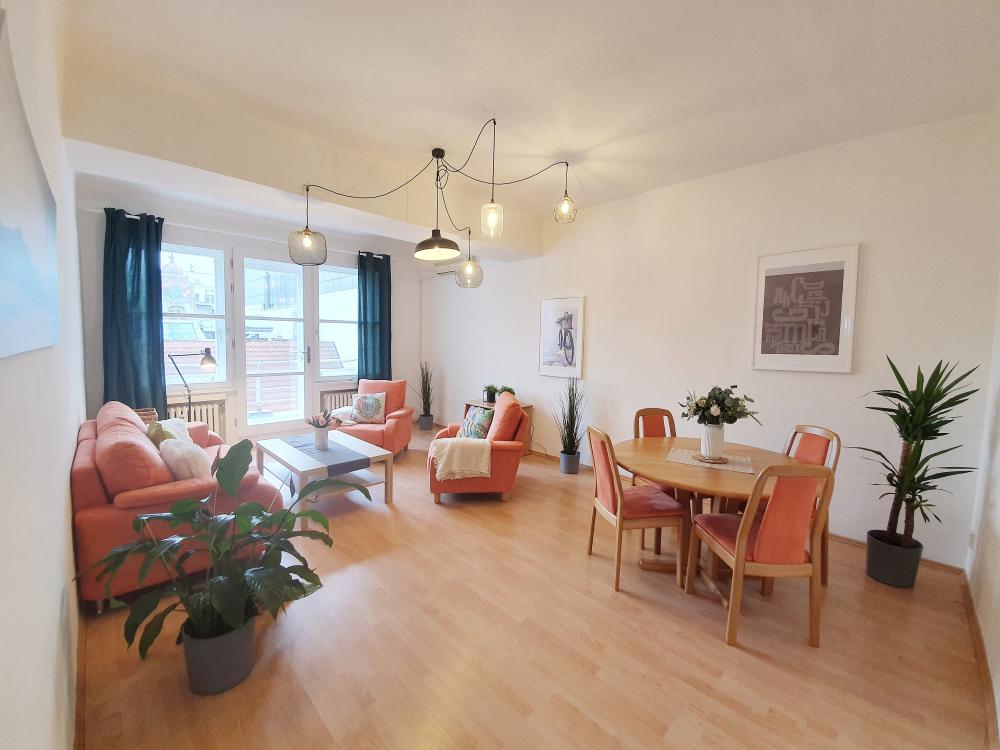 Comfy apartment with a balcony by Wenceslas square A51 (up to 4 people)