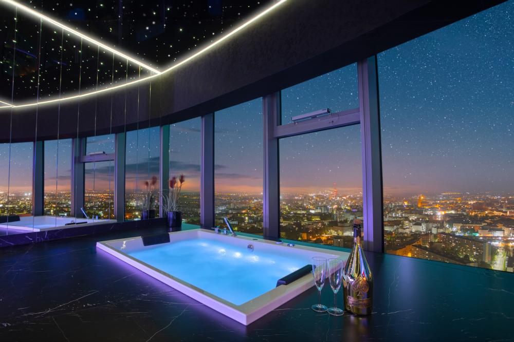 Apartament typu Suite z wanną z hydromasażem i sauną