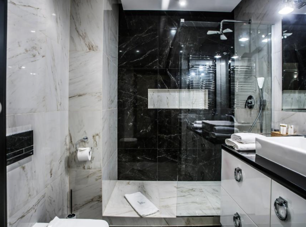 Apartament Deluxe z Wanną Szpilka