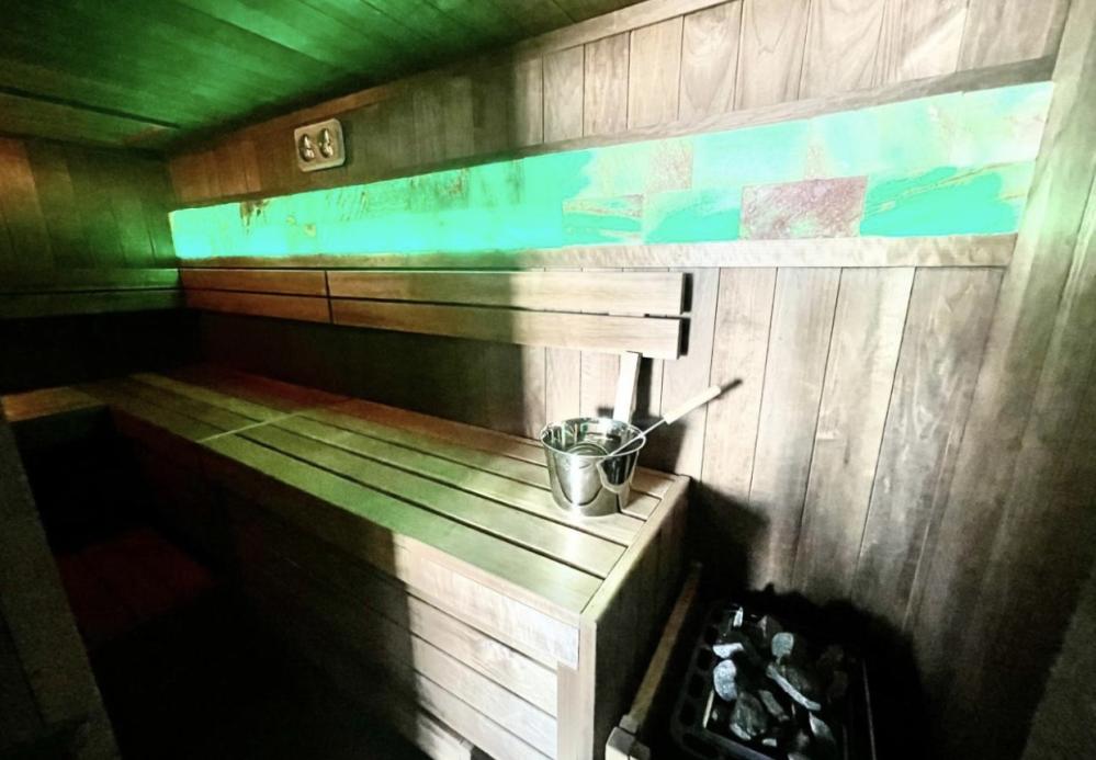 Deluxe z Wanną i Sauną